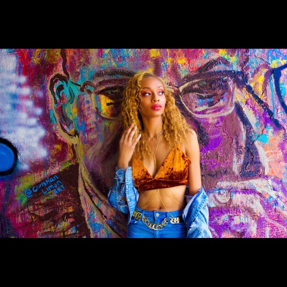 Gold suede crop top - Picture 2 of 3